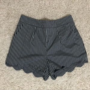 Like New - Boutique Scallop Shorts